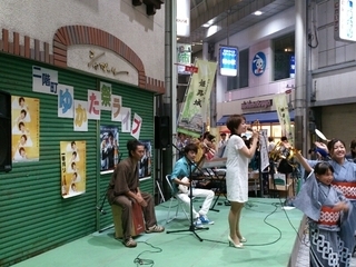 app-081567700s1435026907-5b145.jpg